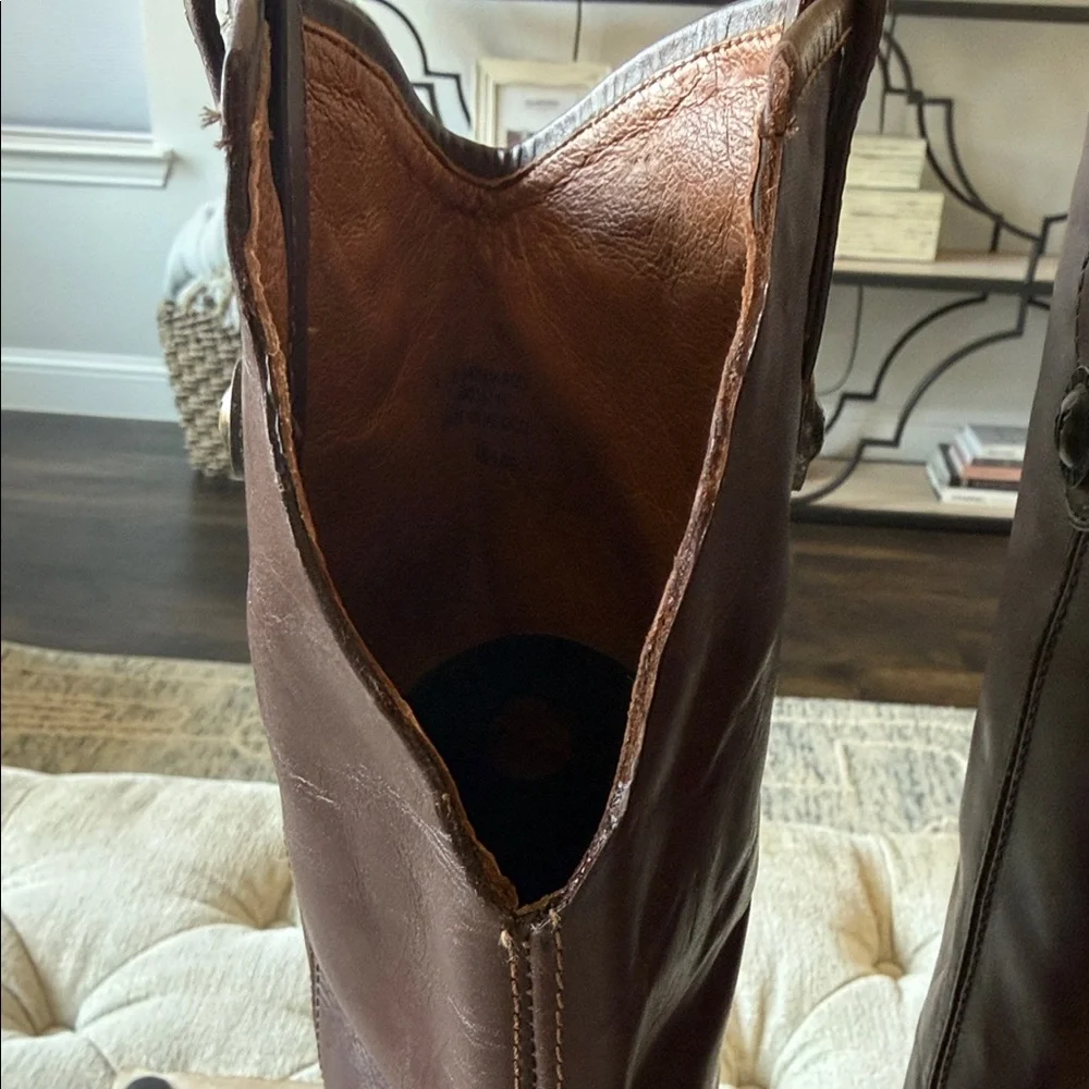 Frye Women’s 8 Elegant Brown Leather Riding Boots see pics flaw‎ top left boot